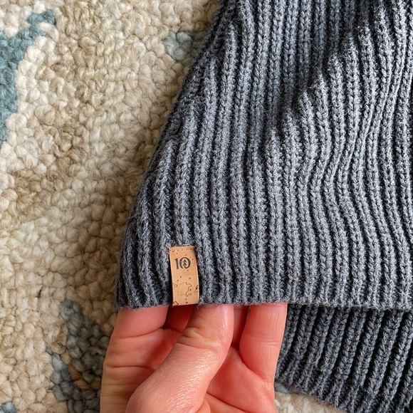 Tentree - Highline Cotton V-neck sweater - Medium - Picture 5 of 11